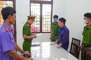 Khoe quen lãnh đạo sân bay Chu Lai để lừa chạy việc