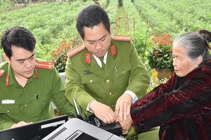 Công an Quảng Nam vào TP.HCM cấp CCCD cho đồng hương