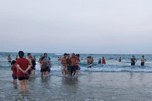 Phó trưởng công an phường cùng 4 người dân cứu sống nạn nhân đuối nước