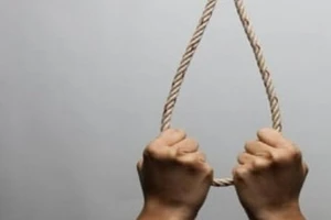 Nghi cha sát hại con gái 4 tuổi tử vong