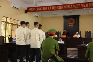 Đến nhà vợ cũ gây sự, hẹn đánh nhau với em vợ rồi bị chém