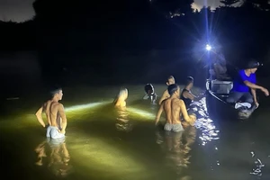 Quảng Ngãi: Đi tắm sông lúc chạng vạng, 3 ông cháu chết đuối