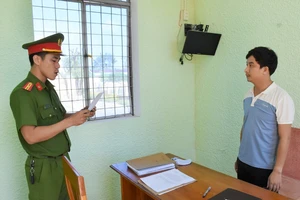 600 người tố cựu cán bộ địa chính xã lừa đảo hơn 35 tỉ