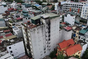 Toà chung cư bị cháy gây thiệt hại nghiêm trọng về người. Ảnh: TTXVN