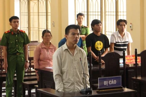 Dùng dao đâm bạn vì hát karaoke không góp tiền