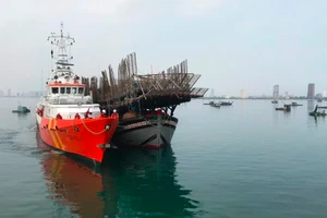 Tàu câu mực chở 14 ngư dân chết và mất tích từng 2 lần gặp nạn trên biển