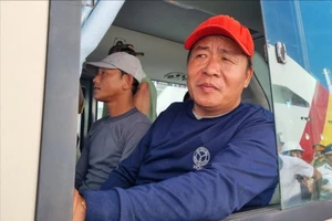 Chìm tàu câu mực 13 ngư dân mất tích: Thuyền trưởng xúc động kể phút gặp nạn