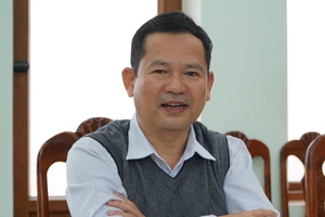 Chủ tịch huyện Phước Sơn Lê Quang Trung nói về vụ 'gỗ chưa rõ nguồn gốc' trên đất Trưởng phòng Nội vụ huyện. Ảnh: TN