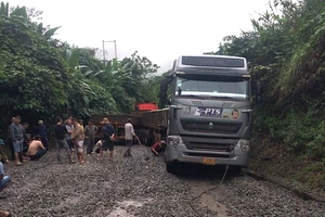 Quốc lộ 14D xuống cấp nghiêm trọng. Ảnh: TN