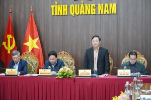 Chủ tịch và các Phó Chủ tịch Quảng Nam cùng chủ trì họp báo. Ảnh: TN