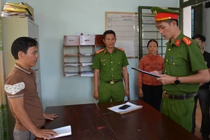 Bắt 2 kẻ lừa đảo bán 1 thửa đất cho nhiều người