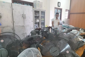 Đột nhập trung tâm thể dục - thể thao gỡ 39 quạt điện