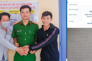 Hành động đẹp của nam shipper bất ngờ nhận 260 triệu đồng vào tài khoản. Ảnh: CA