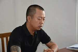 6 người bị tạm giữ vì tham gia cá độ bóng đá. Ảnh: CA