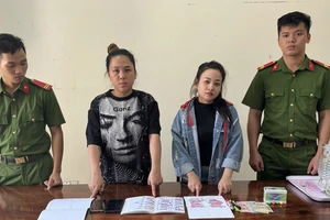 2 cô gái livestream xổ số lô tô trúng thưởng, tổ chức đánh bạc trực tuyến. Ảnh: CA