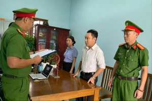 Bắt 1 công chức hộ tịch xã ở Quảng Nam làm trái quy định