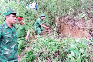 1 quả đồi nứt toác, Quảng Nam công bố tình huống khẩn cấp