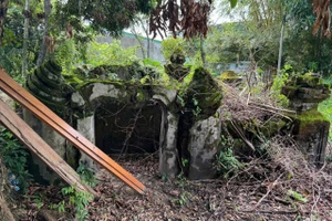 Chủ 2 ngôi mộ cổ được cho có liên quan quan đến phần mộ nữ sĩ Hồ Xuân Hương