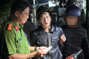 Cảnh sát bắt giữ nghi phạm gây án mạng sau 2 giờ lẩn trốn