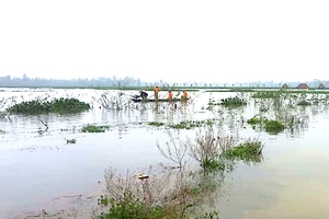 Lật ghe làm 2 mẹ con tử vong
