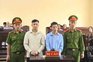 2 thanh niên dùng súng nhựa cướp ngân hàng lãnh án