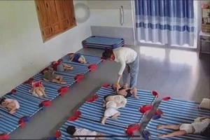 Sức khoẻ trẻ mầm non bị bảo mẫu đánh ra sao?