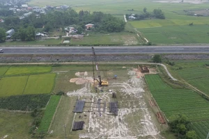 Dự án đường gần 500 tỉ khởi công xong 'án binh bất động'