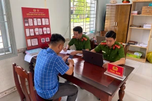 Công an giúp người dân lấy lại 410 triệu chuyển nhầm tài khoản