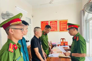 Thanh niên nhẫn tâm lừa người khuyết tật bán vé số lấy tiền