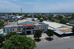 Tiểu thương khóc ròng vì giá thuê ki-ốt chợ bỗng dưng tăng gấp nhiều lần