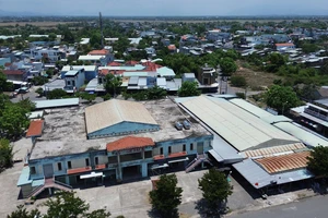 Doanh nghiệp đòi đóng cửa chợ vì tiểu thương không đăng ký thuê mặt bằng