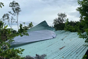 Gần 30 ngôi nhà ở Quảng Nam hư hỏng, tốc mái do lốc xoáy