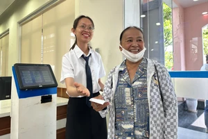 Ngày đầu ở TTPVHCC phường mới: Người dân thông cảm, hài lòng