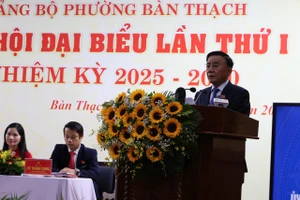 Thường trực Ban Bí thư Trần Cẩm Tú chỉ đạo đại hội Đảng bộ phường ở Đà Nẵng