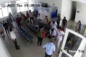 Thanh niên bất ngờ ngã gục, ngưng tim trong lúc chờ khám bệnh
