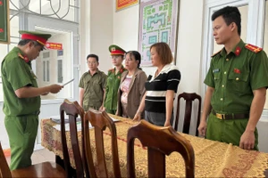 Dựng kịch bản có lãnh đạo cấp cao can thiệp, 2 phụ nữ lừa đảo gần 900 triệu