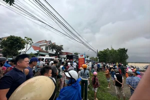 Ghe chở 9 người đi đám ma về bị chìm, 1 người mất tích