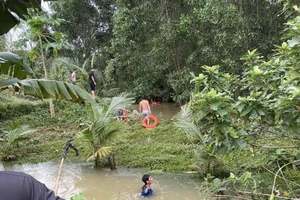 2 học sinh để xe đạp tại vực nước nguy hiểm rồi 'mất tích', hàng chục người nhốn nháo đi tìm