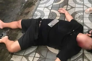 Bắt 2 người đánh tài xế xe công nghệ bất tỉnh chỉ vì lời nhắc ô tô đỗ chiếm lối đi