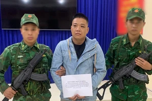 Tài xế vận chuyển gần 12 lượng vàng từ Lào về Việt Nam, đến cửa khẩu bị phát hiện