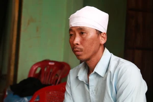 Vượt 3 chặng xe từ TP.HCM về quê Đắk Lắk tiễn cha tử nạn trong lũ