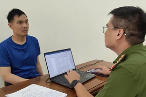 Người đàn ông mượn xe máy bạn gái đi cướp giật tiệm vàng