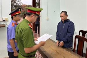 Gã chồng sát hại vợ tự sát bất thành