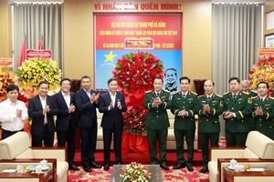 Chủ tịch TP Đà Nẵng chúc mừng ngày thành lập QĐND Việt Nam