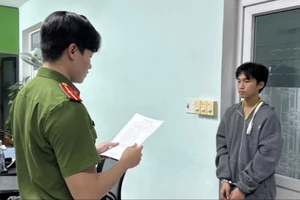 Thanh niên cướp giật vé số của người khuyết tật bị công an, người dân truy đuổi bắt 'nóng'