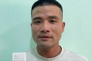 Đoàn Hát vang ra công an đầu thú, khai nhận về hành vi tổ chức sử dụng trái phép chất ma tuý. Ảnh: CA