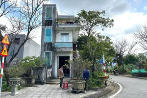 Chủ nhân nóng ruột muốn lấy lại nhà cho ủy ban thị trấn Núi Thành cũ thuê. Ảnh: TN