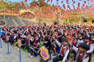 Toàn bộ học sinh được nhận lì xì trong ngày đầu ra lớp.