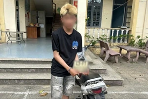 Thiếu niên tóc vàng thực hiện hai vụ trộm xe máy liên tỉnh. Ảnh: CA