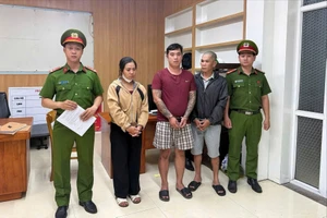 Công an bắt đôi nam nữ trộm hàng loạt xe máy, truy thêm người tiêu thụ tài sản phạm tội mà có. Ảnh: CA